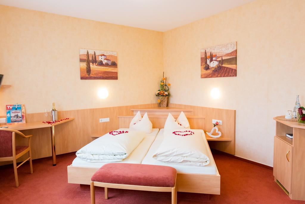 Hotel Ochsen Ammerbuch Δωμάτιο φωτογραφία